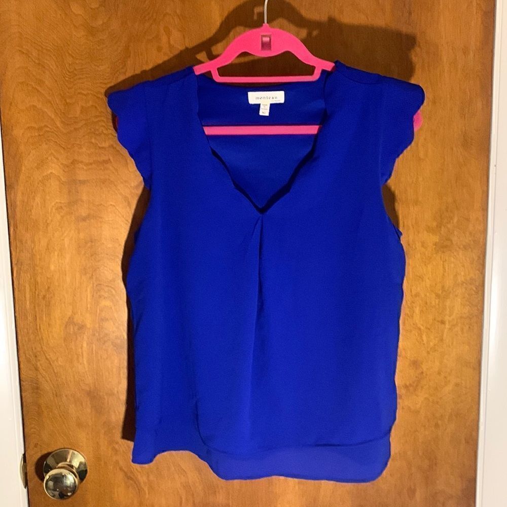 Monteau EUC bright blue scalloped sleeve blouse Size Medium